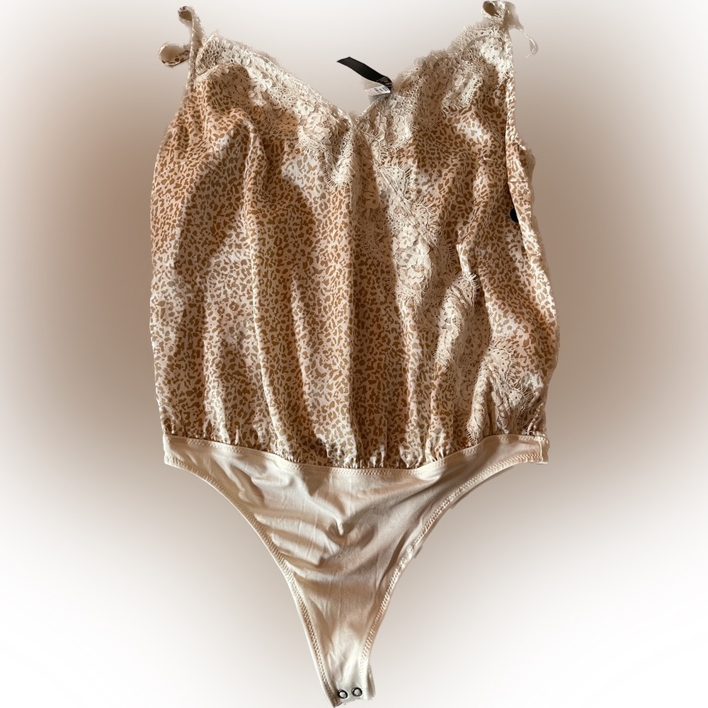 Abercrombie and Fitch cream print bodysuit M